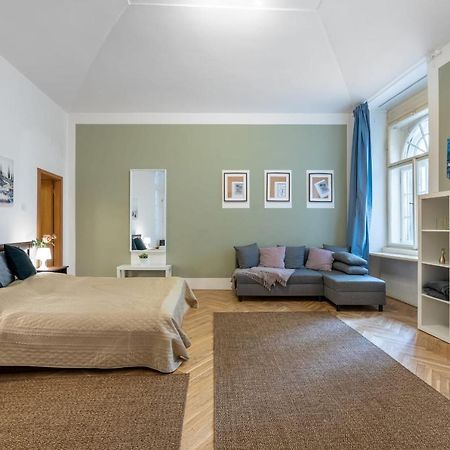 Spacious 3 Bedroom Apartment In The Heart Of براغ المظهر الخارجي الصورة