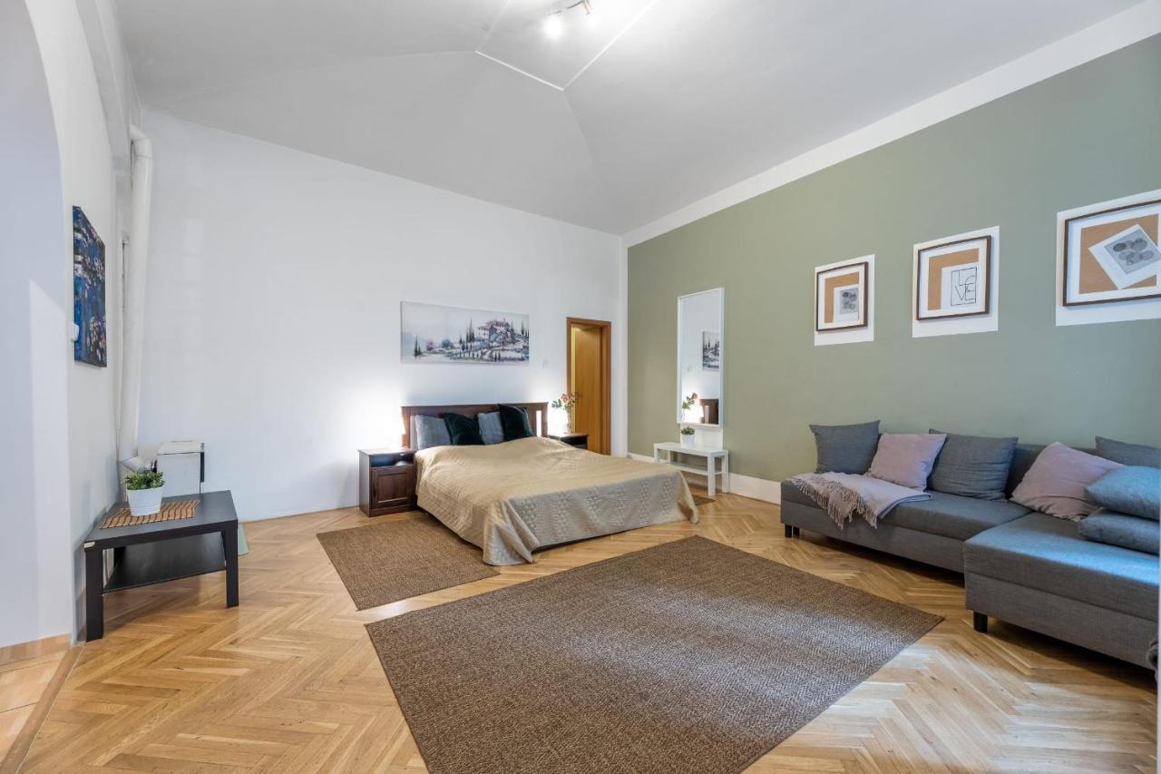 Spacious 3 Bedroom Apartment In The Heart Of براغ المظهر الخارجي الصورة